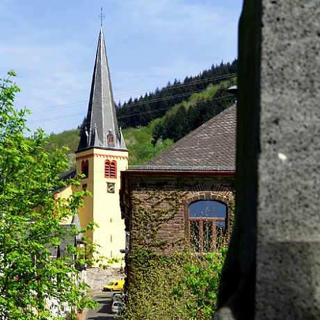 Kirche im Ortsteil Senheim